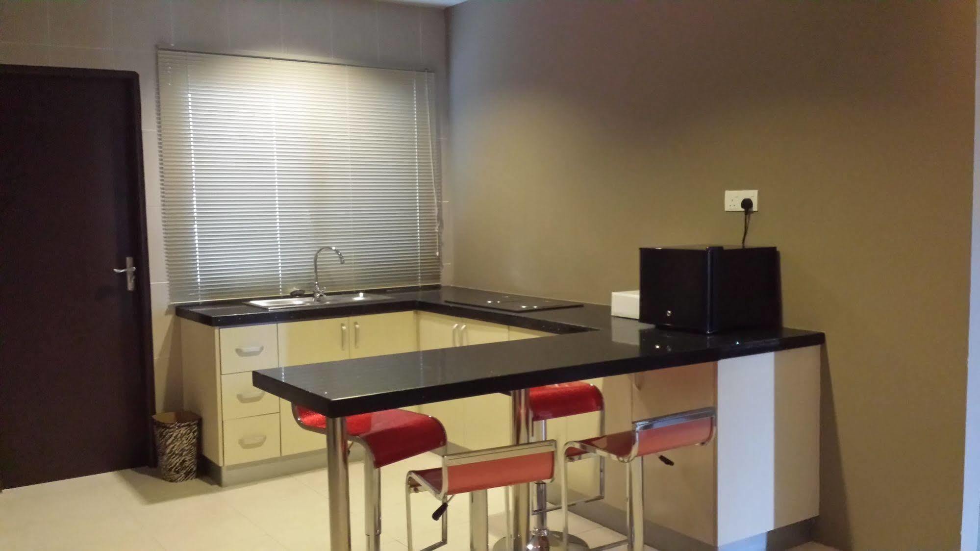 Tribeca Suites Kuching Eksteriør bilde